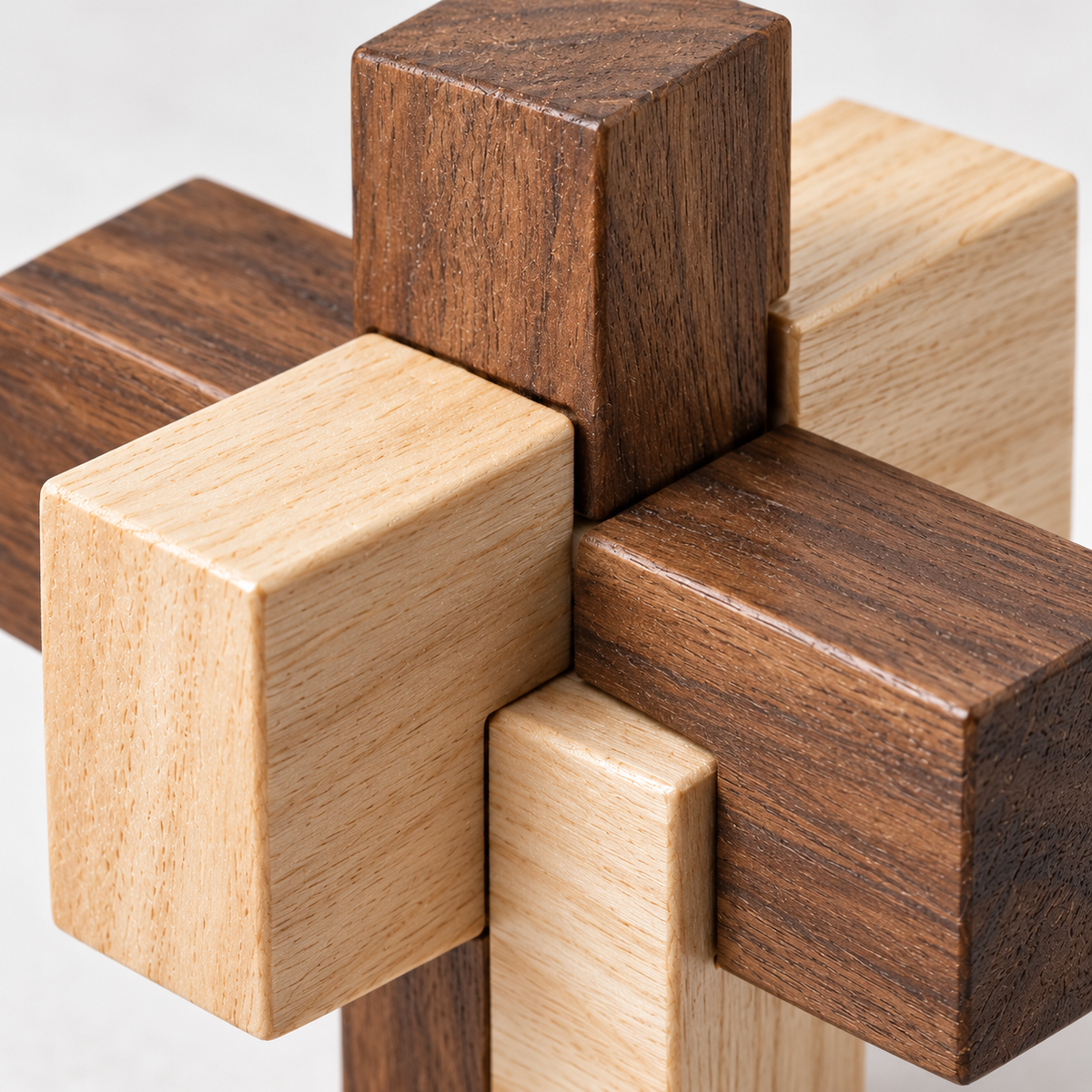 Tweekleurige houten kruispuzzel